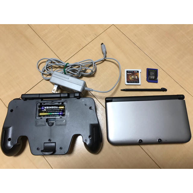 ニンテンドー3DSLL本体　拡張パッド、モンハン4同梱