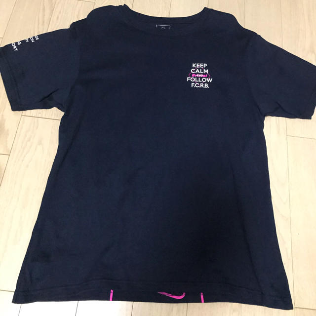 F.C.R.B.(エフシーアールビー)のFCRB 紺色 Tシャツ メンズのトップス(Tシャツ/カットソー(半袖/袖なし))の商品写真