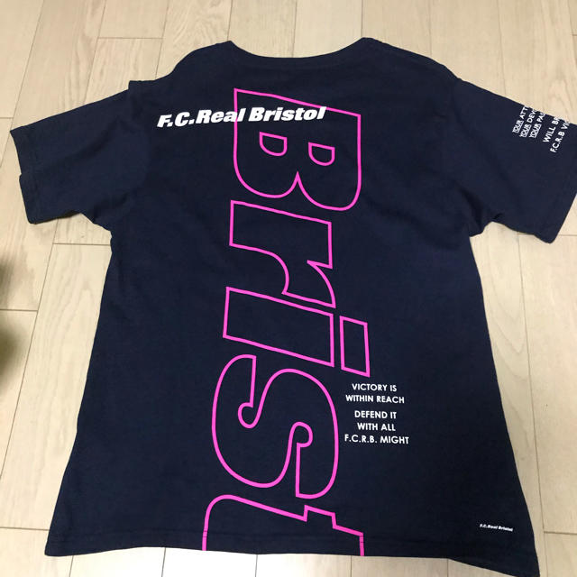 F.C.R.B.(エフシーアールビー)のFCRB 紺色 Tシャツ メンズのトップス(Tシャツ/カットソー(半袖/袖なし))の商品写真