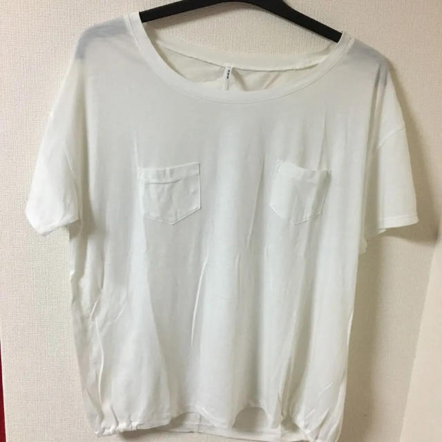 KBF(ケービーエフ)のKBF 白 ポケT レディースのトップス(Tシャツ(長袖/七分))の商品写真
