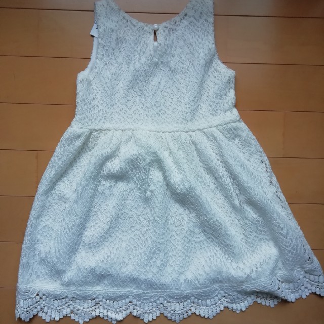 H&M(エイチアンドエム)の【値下げしました】新品　H&M 総レースワンピース98cm キッズ/ベビー/マタニティのキッズ服女の子用(90cm~)(ワンピース)の商品写真