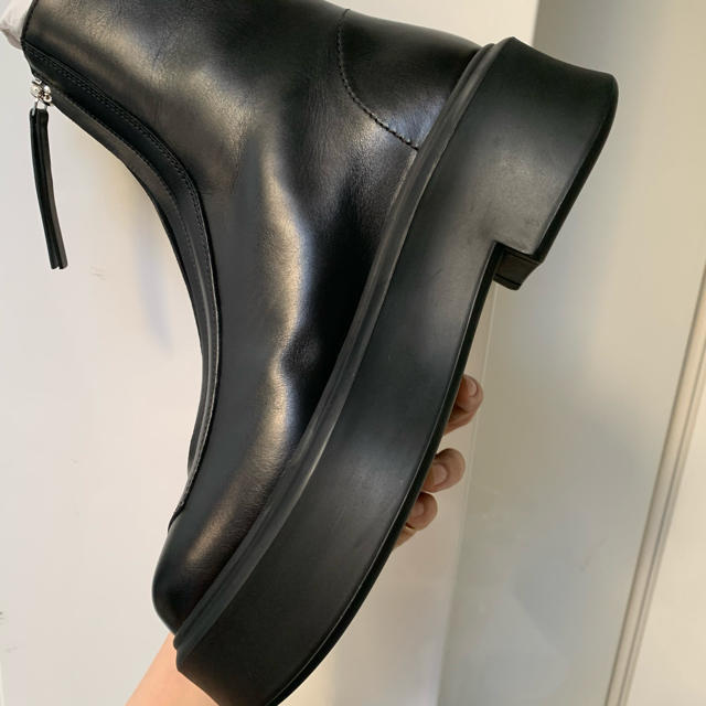 BARNEYS NEW YORK(バーニーズニューヨーク)のTHE ROW zip boots ザロウ　ブーツ　画像追加 レディースの靴/シューズ(ブーツ)の商品写真