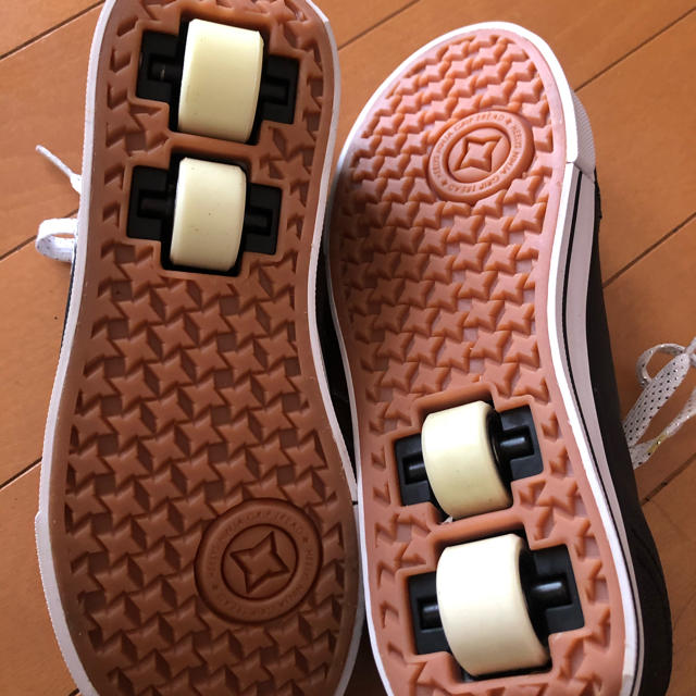 HEELYS(ヒーリーズ)のヒーリーズ　HEELYS キッズ/ベビー/マタニティのキッズ靴/シューズ(15cm~)(ローラーシューズ)の商品写真