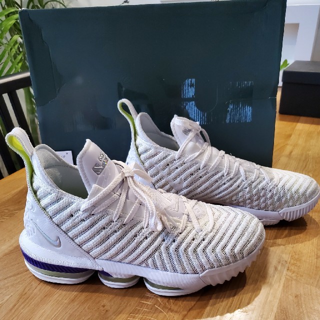 NIKE バズライトイヤーモデルの通販 by モラル's shop|ナイキならラクマ - レブロン16 低価最新作