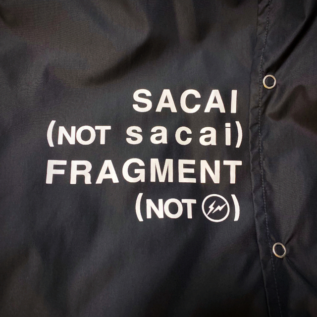 sacai(サカイ)のsacai × fragment design 海外限定コーチジャケット サカイ メンズのジャケット/アウター(ナイロンジャケット)の商品写真