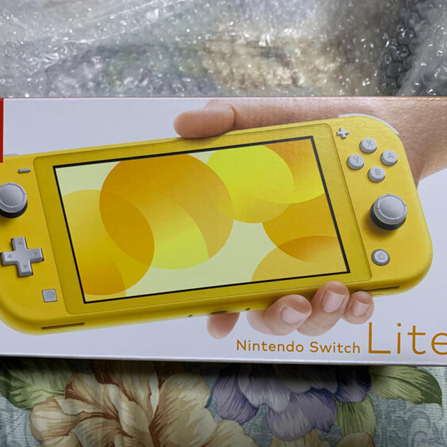 Nintendo Switchライト イエロー スイッチライト 黄色