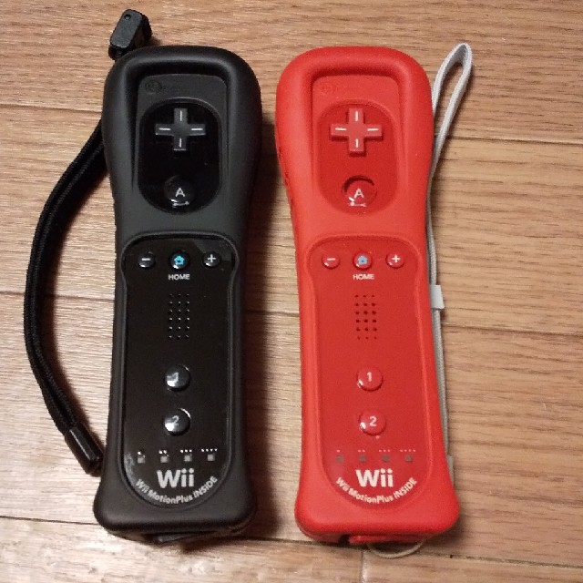 Wii(ウィー)のwii リモコンプラス 2本セット エンタメ/ホビーのゲームソフト/ゲーム機本体(その他)の商品写真