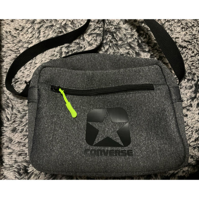 CONVERSE(コンバース)の即購入OK！！送料500円込み！CONVERSE ダークグレー ショルダーバッグ レディースのバッグ(ショルダーバッグ)の商品写真