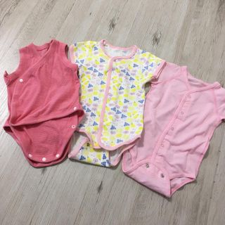 ユニクロ(UNIQLO)のユニクロ&アカチャンホンポ  60サイズ　肌着セット(肌着/下着)