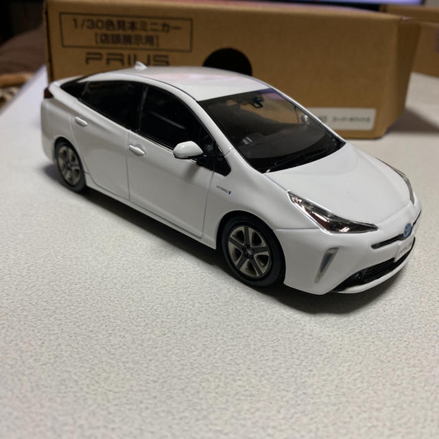 トヨタ(トヨタ)のTOYOTA PRIUS プリウス　1/30 トミカ　ミニカー　カラーサンプル エンタメ/ホビーのおもちゃ/ぬいぐるみ(ミニカー)の商品写真