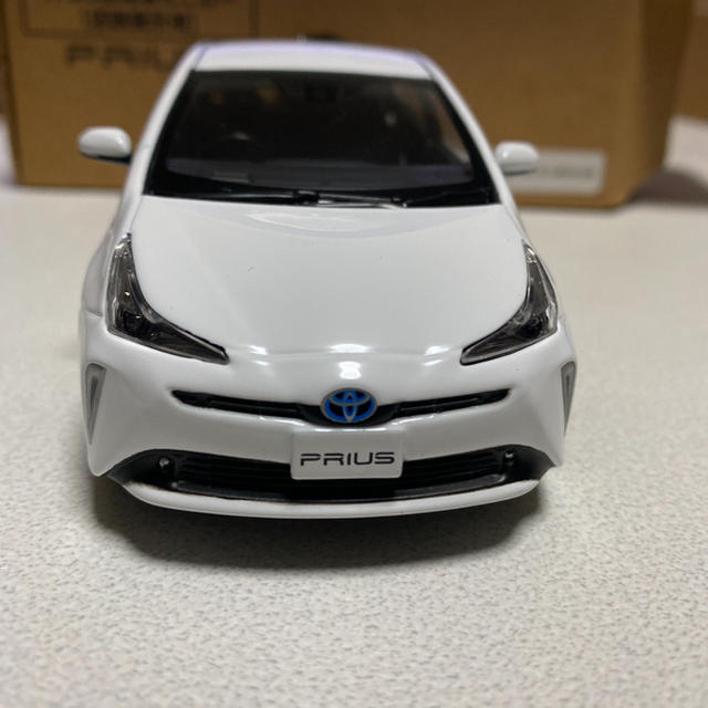 トヨタ(トヨタ)のTOYOTA PRIUS プリウス　1/30 トミカ　ミニカー　カラーサンプル エンタメ/ホビーのおもちゃ/ぬいぐるみ(ミニカー)の商品写真