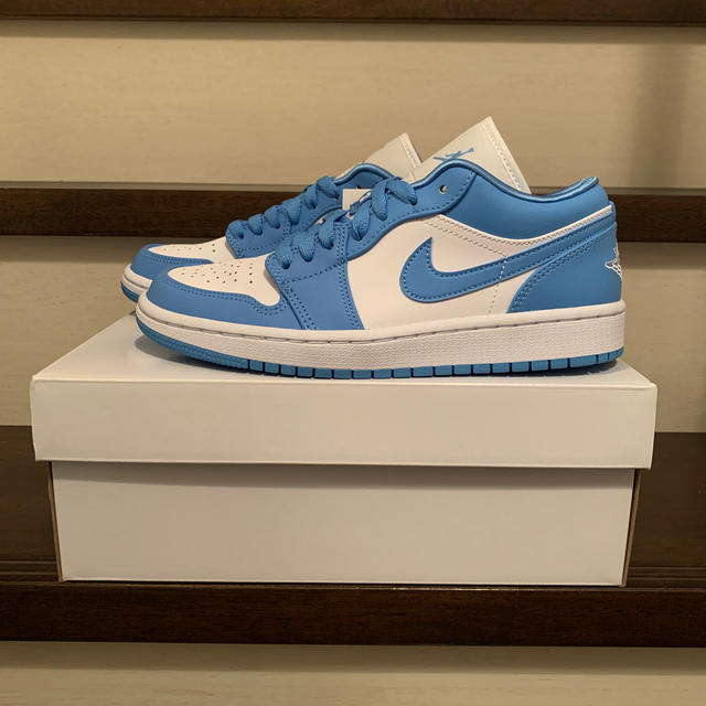 NIKE(ナイキ)のNIKE WMNS AIR JORDAN 1 LOW UNC メンズの靴/シューズ(スニーカー)の商品写真