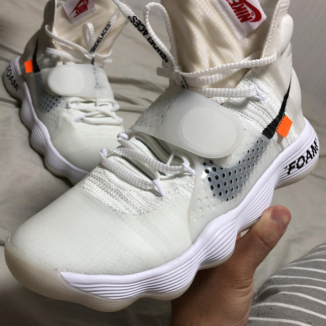 OFF-WHITE(オフホワイト)のてぃけ様専用 NIKE HYPERDUNK 2017 ナイキ ハイパーダンク  メンズの靴/シューズ(スニーカー)の商品写真