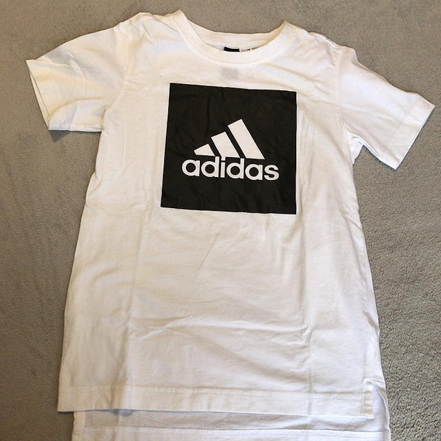 adidas(アディダス)のadidas 130㎝　Tシャツ キッズ/ベビー/マタニティのキッズ服男の子用(90cm~)(Tシャツ/カットソー)の商品写真