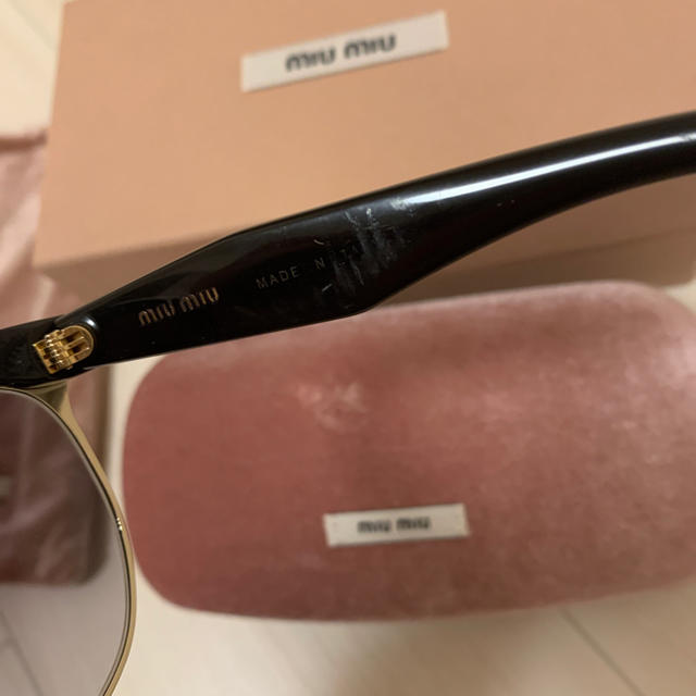 miumiu(ミュウミュウ)のmiumiu ミュウミュウサングラス　アイウェア　eyewear レディースのファッション小物(サングラス/メガネ)の商品写真