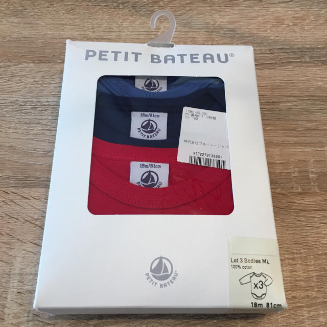 PETIT BATEAU(プチバトー)の新品！81㎝18m カラー長袖ボディ3枚 キッズ/ベビー/マタニティのベビー服(~85cm)(ロンパース)の商品写真