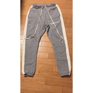 フィアオブゴッド(FEAR OF GOD)のESSENTIAVS トレーナーパンツ(スラックス)