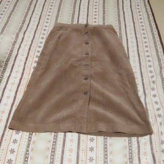 ユニクロ(UNIQLO)のコーデュロイスカート(ひざ丈スカート)