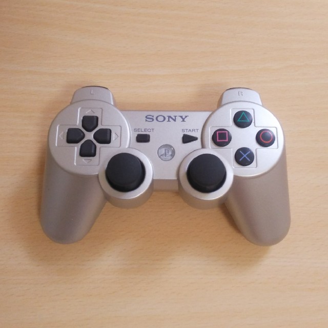 PlayStation3(プレイステーション3)のPS3コントローラー エンタメ/ホビーのゲームソフト/ゲーム機本体(家庭用ゲーム機本体)の商品写真