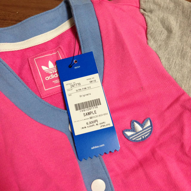 adidas(アディダス)のadidasキッズパーカー キッズ/ベビー/マタニティのキッズ服女の子用(90cm~)(その他)の商品写真