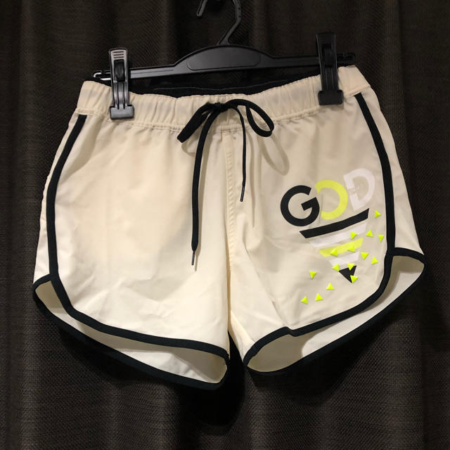 adidas(アディダス)のreさま専用【新品】G-FIT トレーニング　ショートパンツ スポーツ/アウトドアのトレーニング/エクササイズ(ヨガ)の商品写真