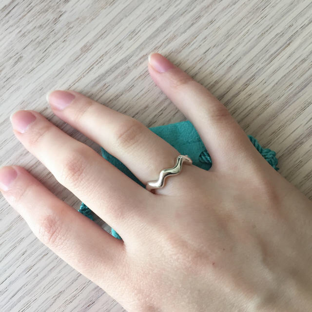 Tiffany & Co.(ティファニー)のTIFFANY&CO. ウェーブリング レディースのアクセサリー(リング(指輪))の商品写真