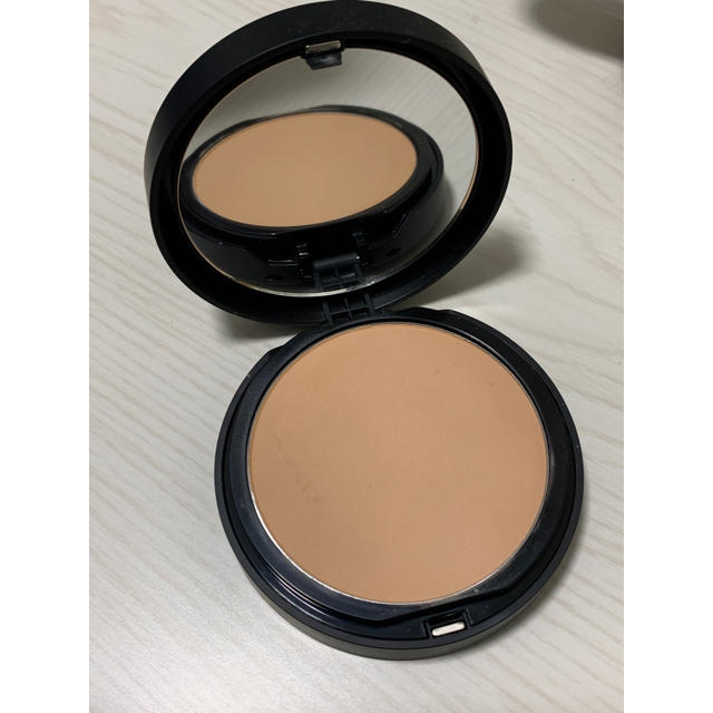 bareMinerals(ベアミネラル)のベアミネラル  ベアプロ　パウダーファンデーション　ナチュラル11 コスメ/美容のベースメイク/化粧品(ファンデーション)の商品写真