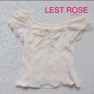 レストローズ(L'EST ROSE)の美品）レストローズ ブラウス 白 レース リボン(シャツ/ブラウス(半袖/袖なし))