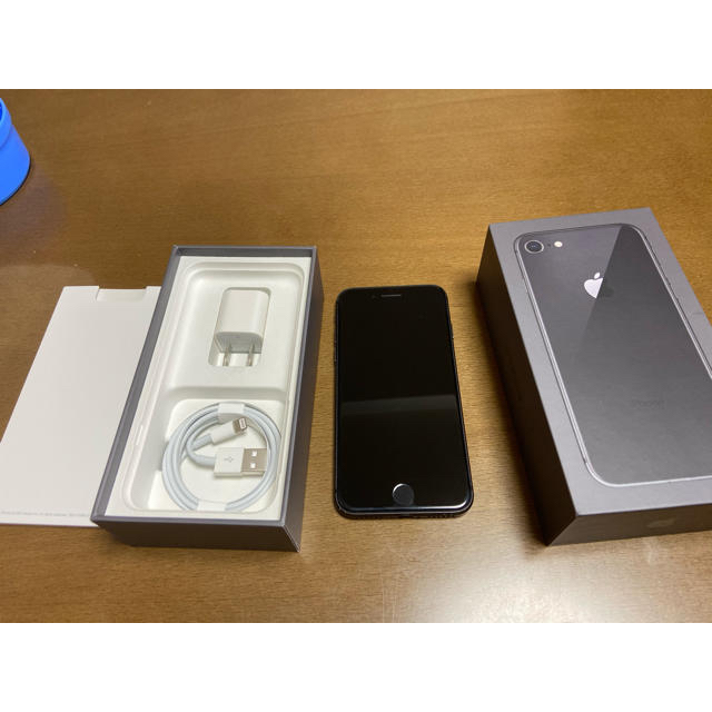 新品ケーブル付き　iPhone 8 Space Gray 64 GB au