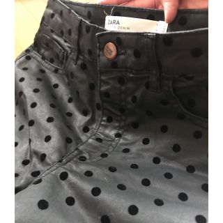 ザラ(ZARA)のzara黒ドットスキニー(スキニーパンツ)