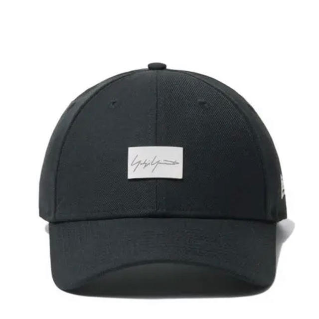 NEW ERA(ニューエラー)の『新品未開封』ヨウジヤマモト ニューエラ コラボ キャップ メタルプレート メンズの帽子(キャップ)の商品写真