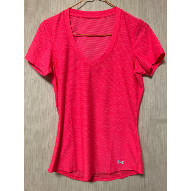 UNDER ARMOUR(アンダーアーマー)のアンダーアーマー　Tシャツ 蛍光ピンク レディースのトップス(Tシャツ(半袖/袖なし))の商品写真