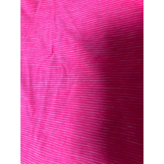 UNDER ARMOUR(アンダーアーマー)のアンダーアーマー　Tシャツ 蛍光ピンク レディースのトップス(Tシャツ(半袖/袖なし))の商品写真