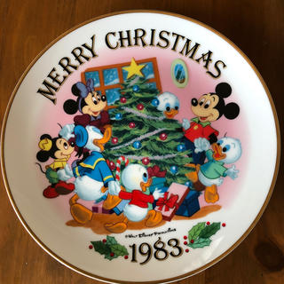 ディズニー(Disney)のhltvさん専用　レアなディズニークリスマスプレート2枚セット(キャラクターグッズ)