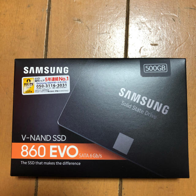 SAMSUNG(サムスン)の新品未開封　SAMSUNG 860EVO 500GB SSD スマホ/家電/カメラのPC/タブレット(PCパーツ)の商品写真