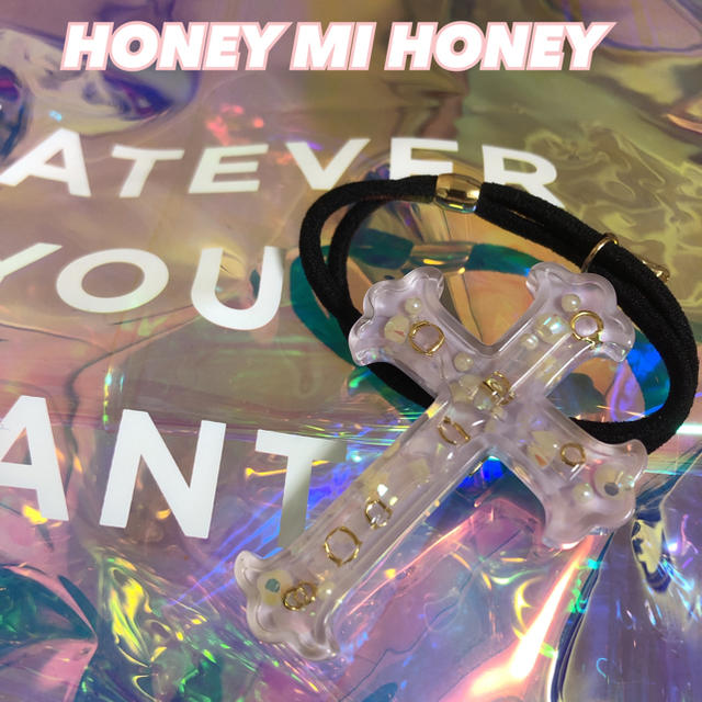 Honey mi Honey(ハニーミーハニー)の⑥⑨⓪HONEY MI HONEY クロスヘアゴム ブレスレット レディースのヘアアクセサリー(ヘアゴム/シュシュ)の商品写真