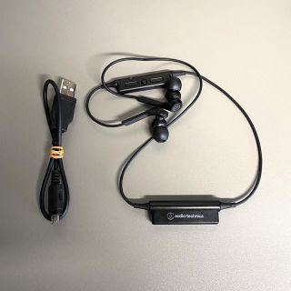 オーディオテクニカ(audio-technica)のaudio−technica イヤホン　【美品】(ヘッドフォン/イヤフォン)