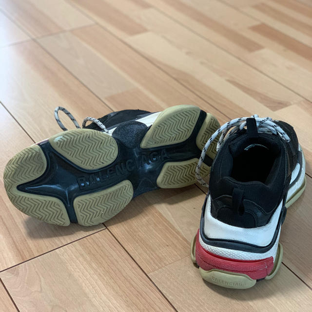 Balenciaga(バレンシアガ)のBALENCIAGA triple s 39 黒　赤 メンズの靴/シューズ(スニーカー)の商品写真