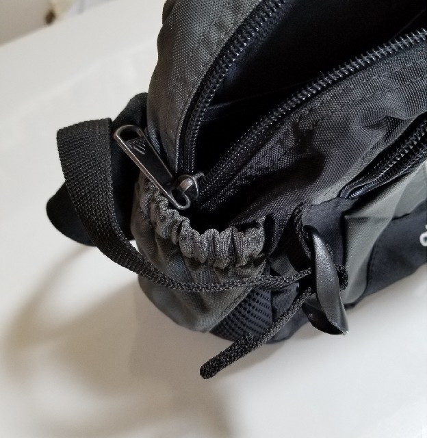 adidas(アディダス)のadidasウエストバック美品 メンズのバッグ(ウエストポーチ)の商品写真