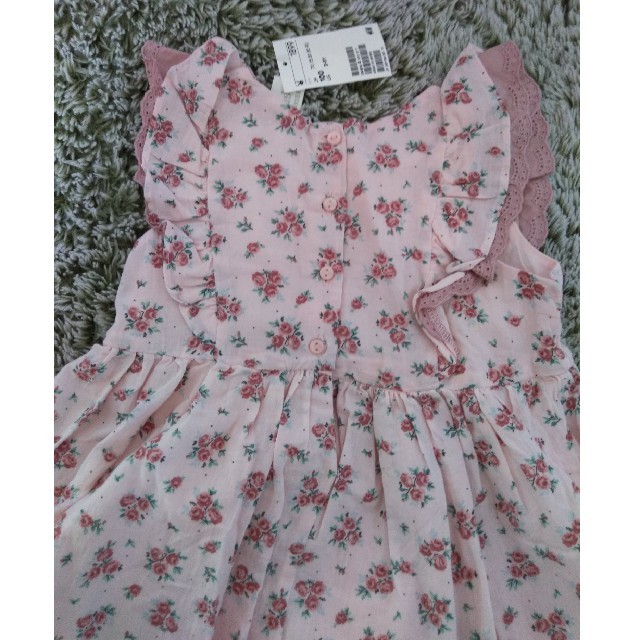 H&M(エイチアンドエム)の新品　肩フリルワンピース　100cm キッズ/ベビー/マタニティのキッズ服女の子用(90cm~)(ワンピース)の商品写真