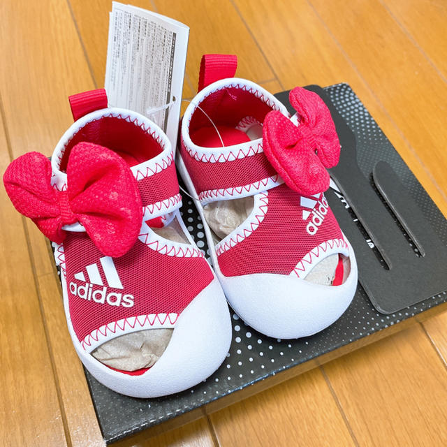 adidas(アディダス)の【新品】adidas ミニー サンダル 11㎝ キッズ/ベビー/マタニティのベビー靴/シューズ(~14cm)(サンダル)の商品写真