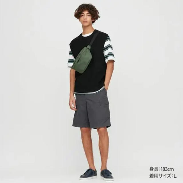 UNIQLO(ユニクロ)の新品タグ付き☆ユニクロ　オーバーサイズ クルーネックベスト　Lサイズ　ブラック メンズのトップス(ベスト)の商品写真