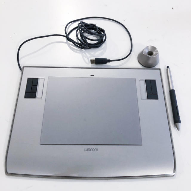 Wacom(ワコム)のintuos3 ペンタブ wacom 最新os動作確認済 スマホ/家電/カメラのPC/タブレット(PC周辺機器)の商品写真