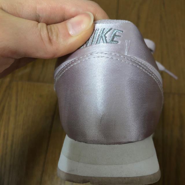 NIKE(ナイキ)のNIKE サテンスニーカー　ピンク レディースの靴/シューズ(スニーカー)の商品写真