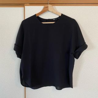 ユニクロ(UNIQLO)のユニクロ　UNIQLO ブラウス　黒　半袖(シャツ/ブラウス(半袖/袖なし))