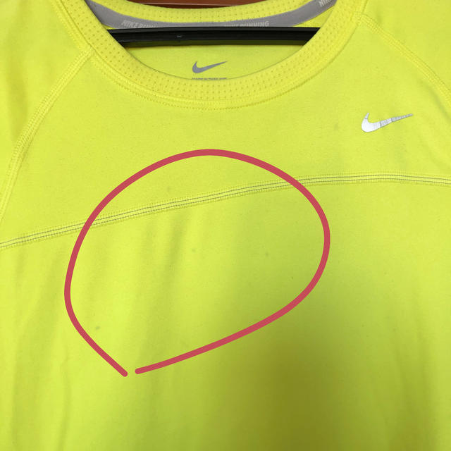 NIKE(ナイキ)の訳ありなのでお安く出品　NIKE ロングスリーブシャツ レディースのトップス(Tシャツ(長袖/七分))の商品写真