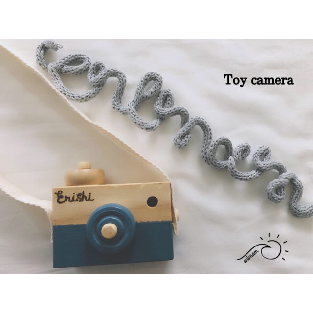 値下げしました。【名入れ無料】【残り5個】木のおもちゃカメラ☆ウッドカメラ　 ハンドメイドのキッズ/ベビー(おもちゃ/雑貨)の商品写真