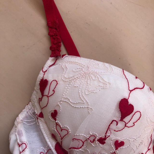 AMPHI(アンフィ)のアンフィー バレンタイン ハート柄 レディースの下着/アンダーウェア(ブラ&ショーツセット)の商品写真