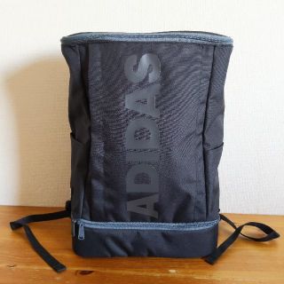 アディダス(adidas)のスクエアバック　27㍑　adidas(リュック/バックパック)