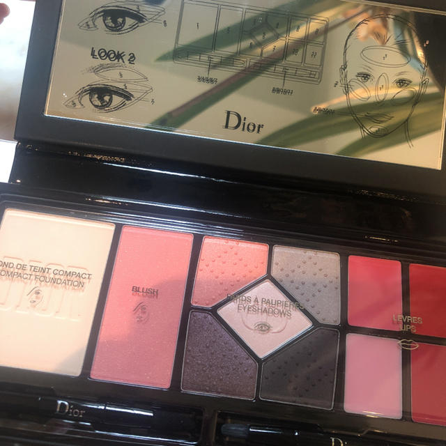 超激得お得 Christian Dior - ディオール♡パレット(オンライン限定品)の通販 by runaruna's shop|クリスチャンディオールならラクマ 豊富な